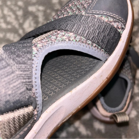 Chaco Odysessy Sport Closed Toed Sandals - Picture 11 of 12